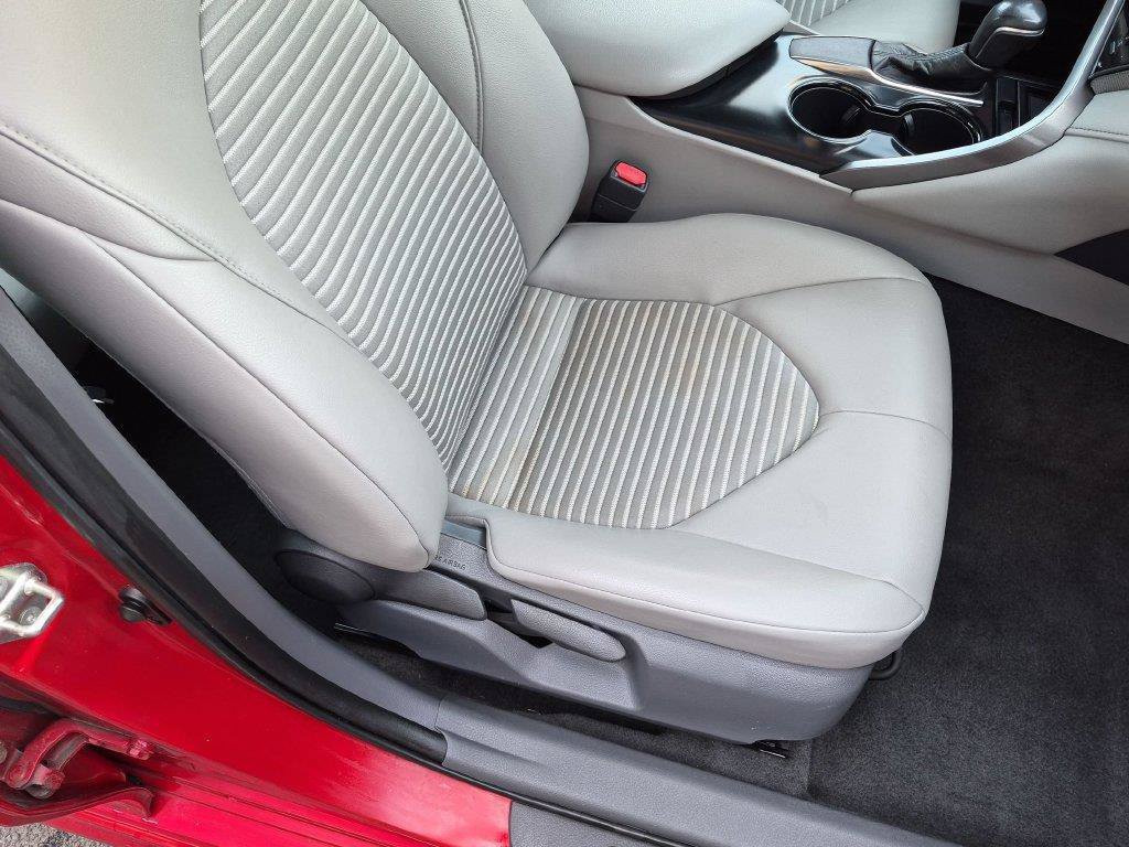 Used 2019 Toyota Camry SE FWD image 18