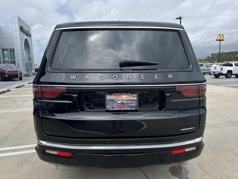 Used 2024 Jeep Wagoneer L Series II image 6