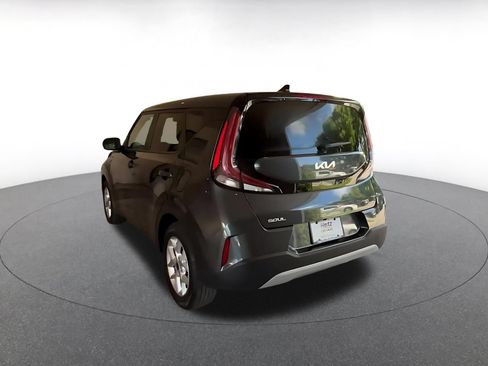 Used 2025 Kia Soul LX w/ LX Technology Package FWD image 10