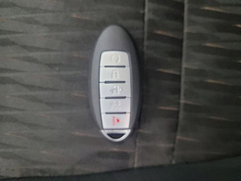 Used 2018 Nissan Rogue SV image 32