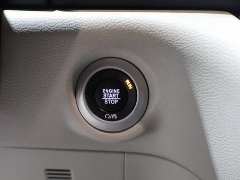 Used 2024 Chrysler Pacifica Touring-L FWD image 28