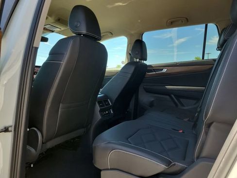 Used 2025 Volkswagen Atlas SE AWD/4WD image 12