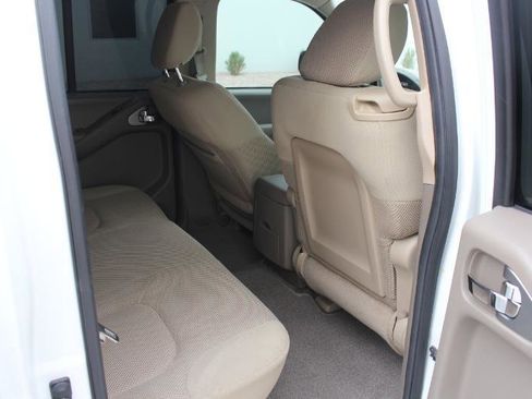 Used 2014 Nissan Frontier SV image 13