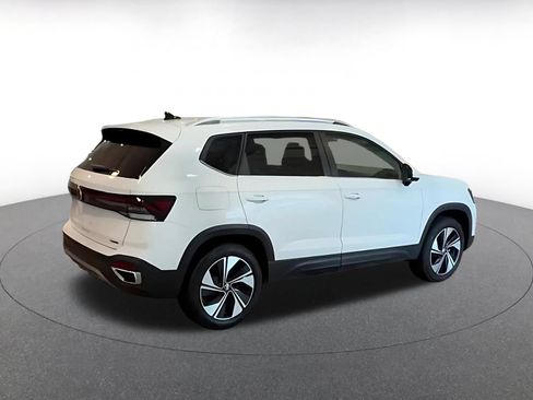 Used 2026 Volkswagen Taos SE AWD/4WD image 10