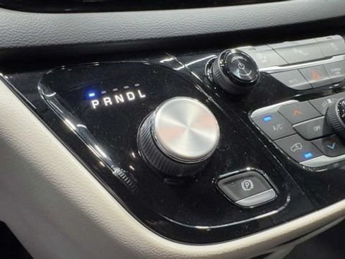 Used 2022 Chrysler Voyager LX FWD image 28