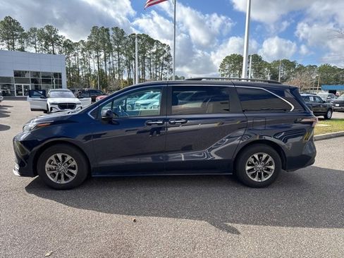 Used 2024 Toyota Sienna XLE image 6