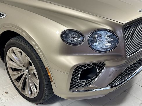 Used 2023 Bentley Bentayga image 11