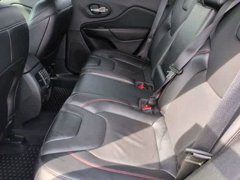 Used 2022 Jeep Cherokee Trailhawk w/ Premium Leather Package AWD/4WD image 19