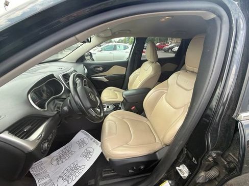 Used 2018 Jeep Cherokee Latitude w/ North All-Season Group AWD/4WD image 13