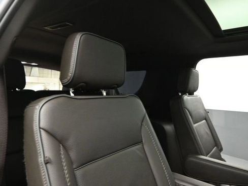 Used 2022 GMC Yukon XL Denali w/ Denali Premium Package image 28