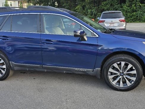 Used 2015 Subaru Outback 2.5i Limited AWD/4WD image 4