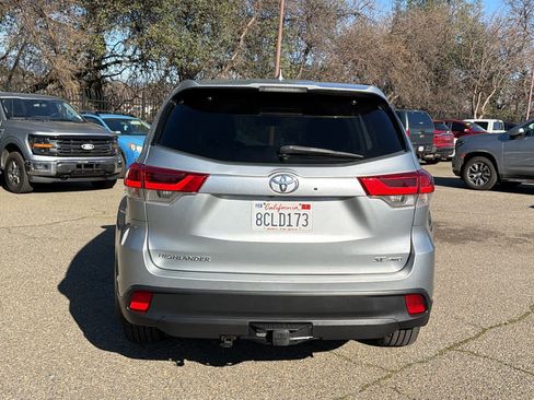 Used 2018 Toyota Highlander SE image 6