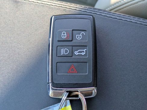 Used 2023 Land Rover Discovery Sport S image 34