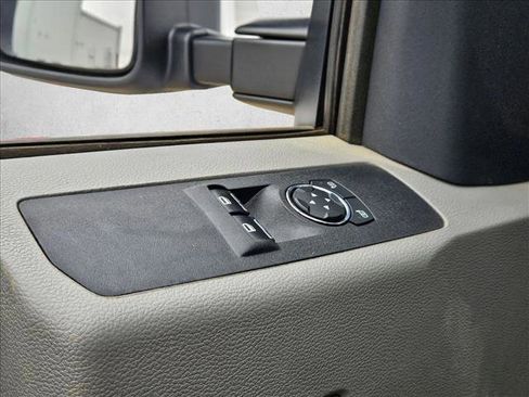 Used 2022 Ford F250 XL w/ Power Equipment Group image 9