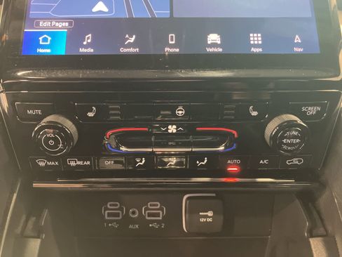 Used 2024 Jeep Grand Cherokee L Limited w/ Black Appearance Package AWD/4WD image 20