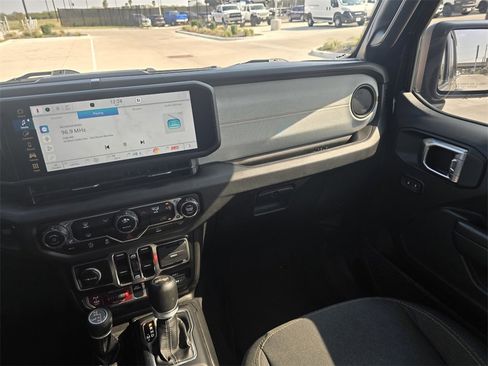 Used 2024 Jeep Wrangler Willys image 18