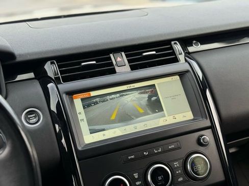 Used 2018 Land Rover Discovery SE image 5