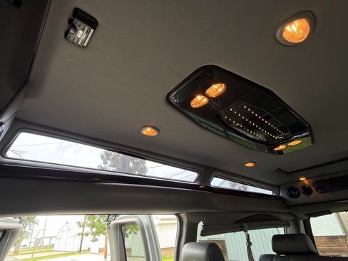 Used 2018 GMC Savana 3500 Extended RWD image 53