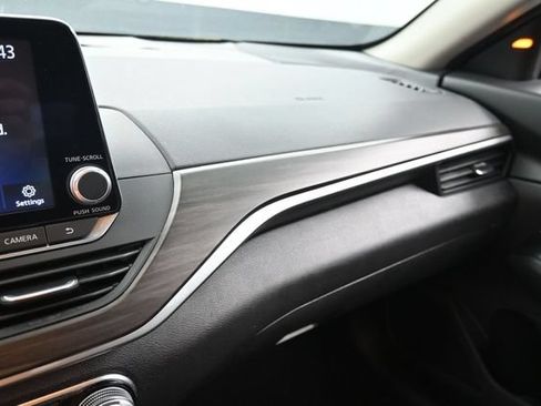 Used 2025 Nissan Altima 2.5 SV FWD image 18