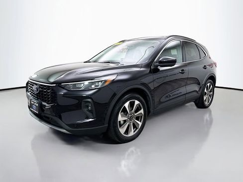 Used 2024 Ford Escape Platinum w/ Premium Technology Package image 3