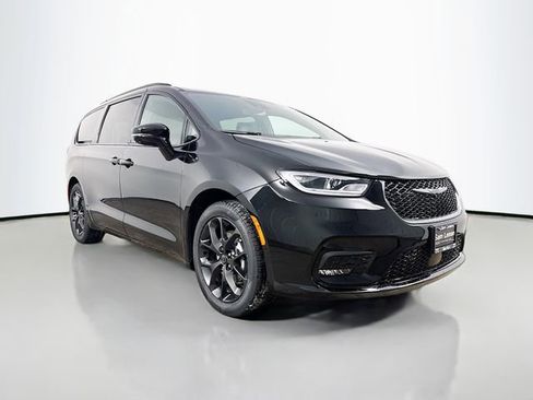 New 2026 Chrysler Pacifica Select w/ S Appearance Package FWD image 1