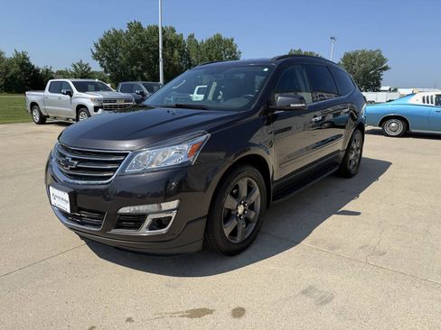 Used 2017 Chevrolet Traverse LT AWD/4WD image 2