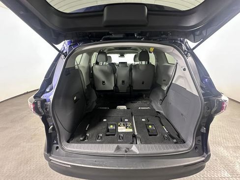 Used 2024 Toyota Sienna LE AWD/4WD image 14