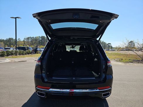 Used 2022 Jeep Grand Cherokee Overland w/ Luxury Tech Group IV image 16