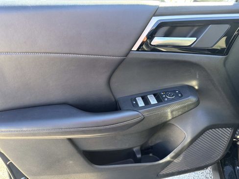 Used 2024 Mitsubishi Outlander FWD image 15