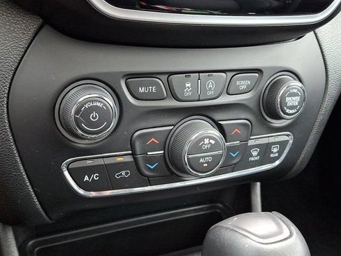 Certified 2019 Jeep Cherokee Limited w/ Trailer Tow Group AWD/4WD image 21