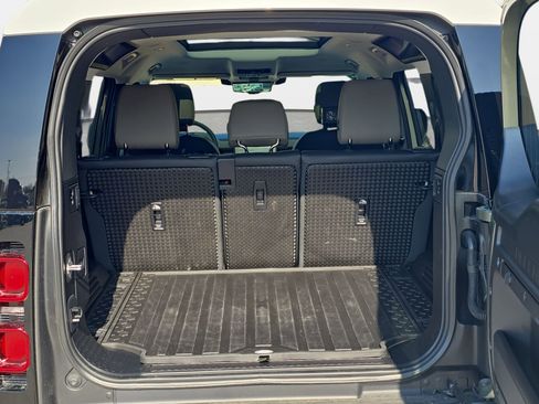 Used 2025 Land Rover Defender 110 S image 12