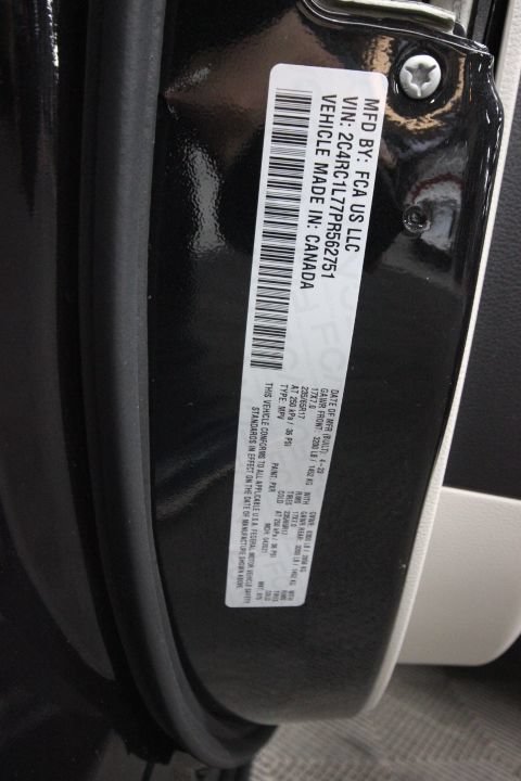 Used 2023 Chrysler Pacifica Touring-L FWD image 31