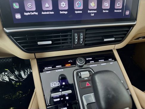 Certified 2023 Porsche Cayenne AWD/4WD image 18