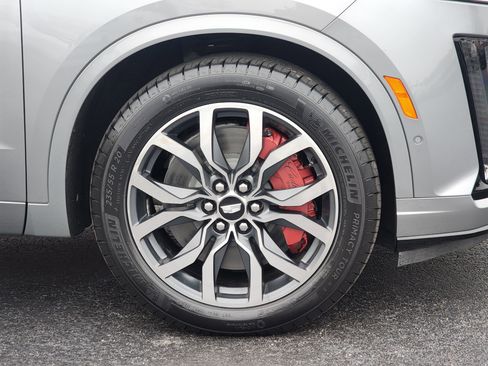 Used 2023 Cadillac XT6 Sport w/ Platinum Package image 7