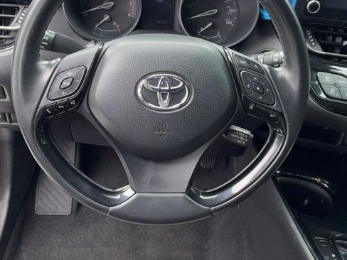 Used 2019 Toyota C-HR XLE FWD image 10