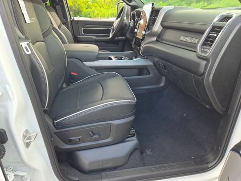 New 2026 RAM 2500 Laramie AWD/4WD image 9