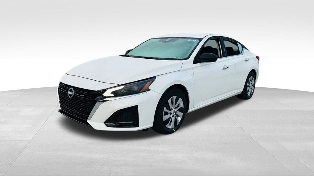 Certified 2025 Nissan Altima 2.5 S FWD image 3
