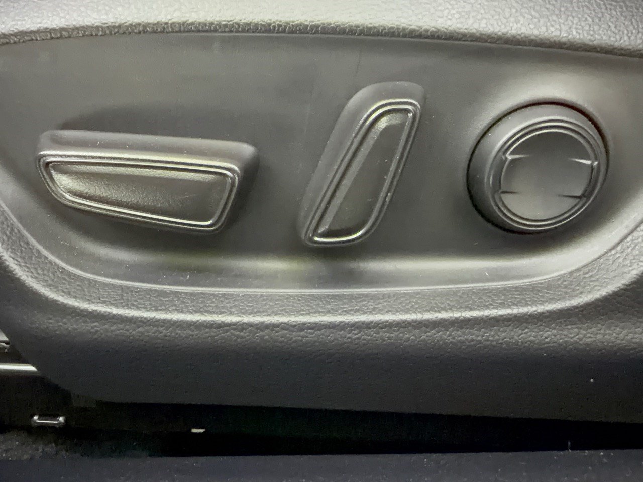 Used 2024 Toyota Camry SE w/ Convenience Package FWD image 16