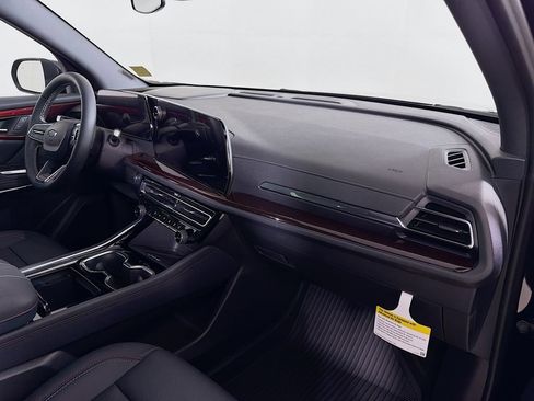 New 2026 Chevrolet Traverse Z71 w/ LPO, Floor Liner Package AWD/4WD image 25