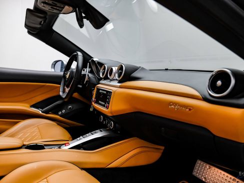 Used 2016 Ferrari California T image 54