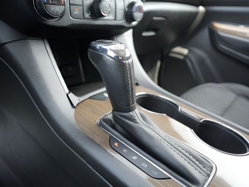 Used 2019 GMC Acadia SLE FWD image 31
