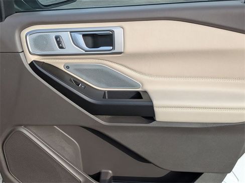 Used 2020 Ford Explorer Platinum w/ Premium Technology Package image 39