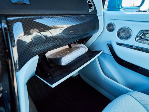 Used 2022 Rolls-Royce Cullinan Black Badge w/ Dark Exterior Package image 76