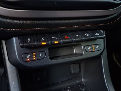 Used 2021 GMC Canyon AT4 image 9