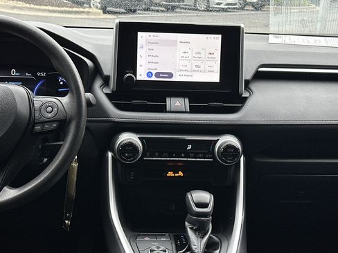 Used 2024 Toyota RAV4 LE AWD/4WD image 23