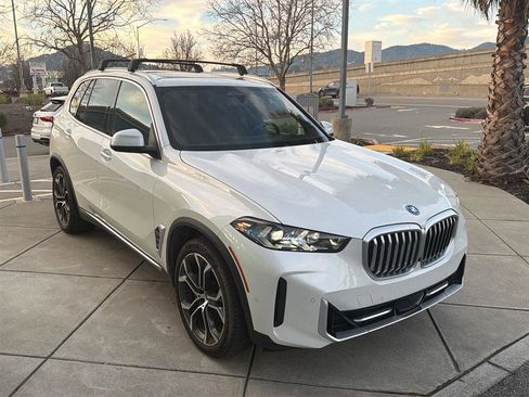 Used 2024 BMW X5 xDrive50e w/ Premium Package image 4