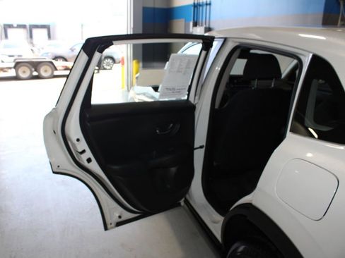 Used 2023 Honda HR-V LX image 16