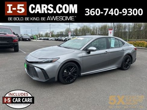 Used 2025 Toyota Camry SE FWD image 1