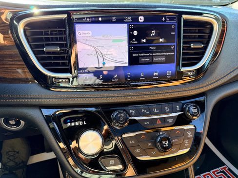 Used 2021 Chrysler Pacifica Pinnacle image 27