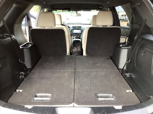 Used 2019 Ford Explorer XLT w/ Equipment Group 202A image 14